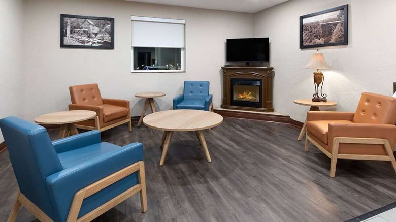 <b>Super 8 Summersville Lobby</b>. Images powered by <a href="https://iceportal.shijigroup.com/" title="IcePortal" target="_blank">IcePortal</a>.