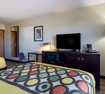 Super 8 El Dorado Room