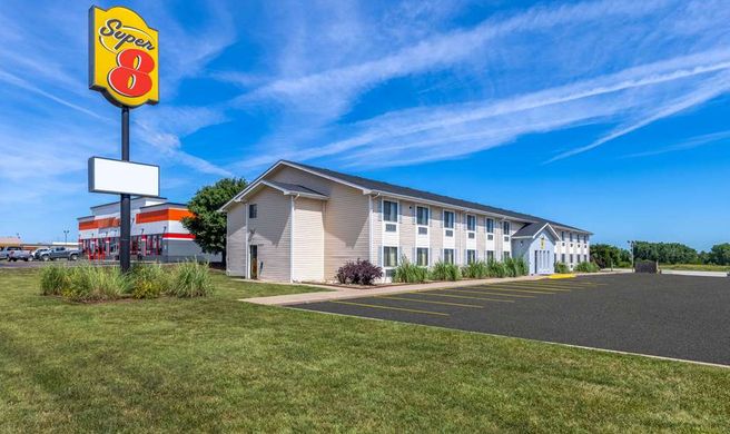 Super 8 El Dorado Exterior