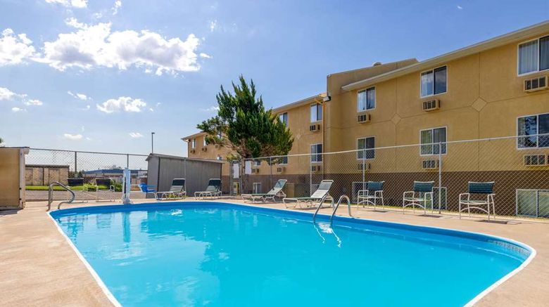 <b>Super 8 Dodge City Pool</b>. Images powered by <a href="https://iceportal.shijigroup.com/" title="IcePortal" target="_blank">IcePortal</a>.