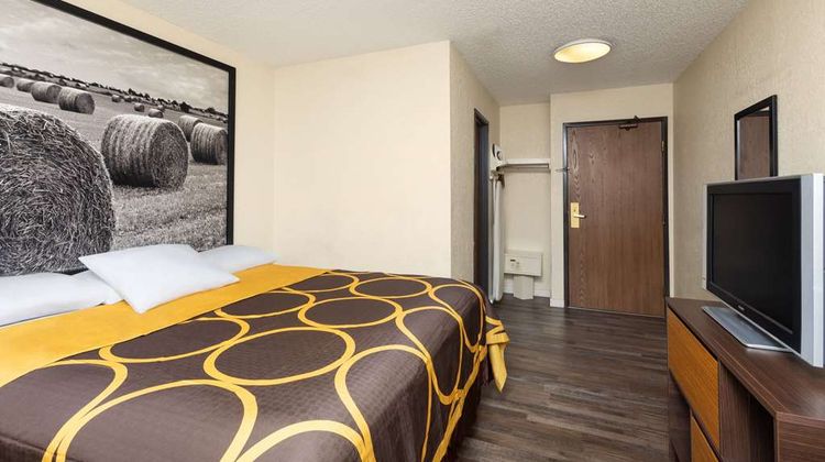 Super 8 Dodge City Room
