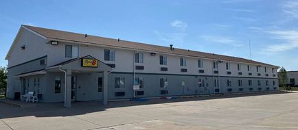 Super 8 Emporia Exterior