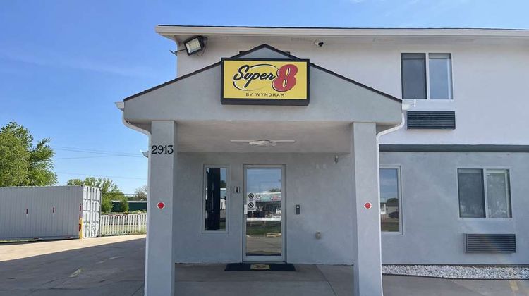 Super 8 Emporia Exterior