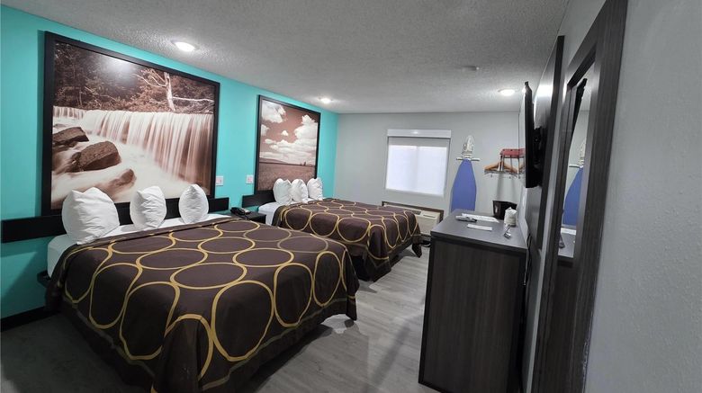 <b>Super 8 Emporia Room</b>. Images powered by <a href="https://iceportal.shijigroup.com/" title="IcePortal" target="_blank">IcePortal</a>.