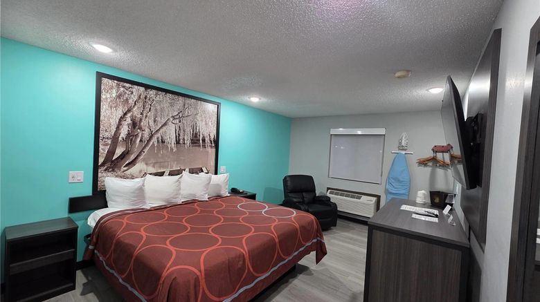 <b>Super 8 Emporia Room</b>. Images powered by <a href="https://iceportal.shijigroup.com/" title="IcePortal" target="_blank">IcePortal</a>.