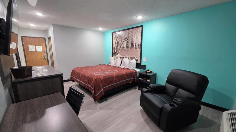 <b>Super 8 Emporia Room</b>. Images powered by <a href="https://iceportal.shijigroup.com/" title="IcePortal" target="_blank">IcePortal</a>.
