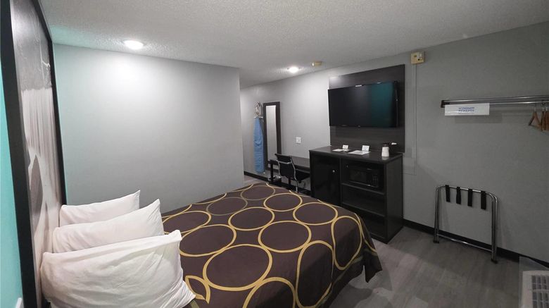 <b>Super 8 Emporia Room</b>. Images powered by <a href="https://iceportal.shijigroup.com/" title="IcePortal" target="_blank">IcePortal</a>.