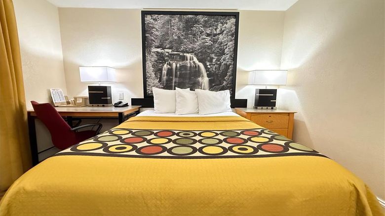 <b>Super 8 by Wyndham Anderson/Clemson Area Room</b>. Images powered by <a href="https://iceportal.shijigroup.com/" title="IcePortal" target="_blank">IcePortal</a>.