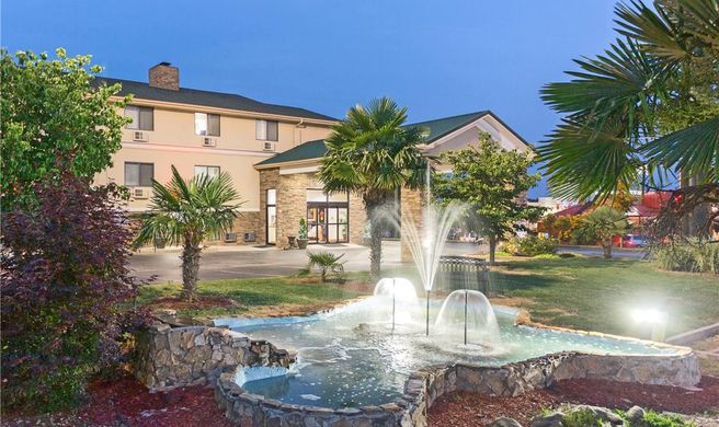 Super 8 by Wyndham Anderson/Clemson Area Exterior