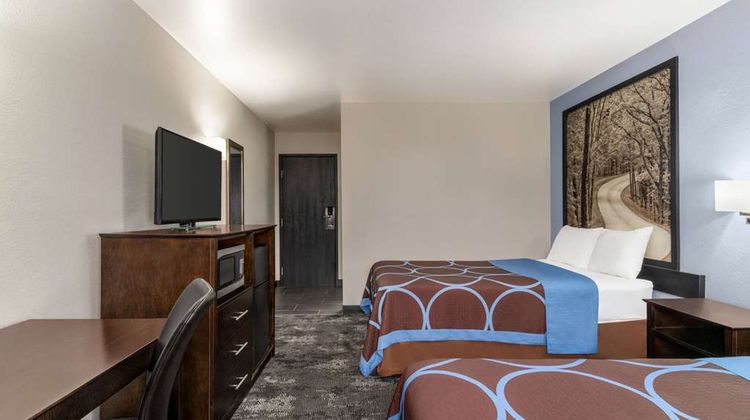 Super 8 Columbus Room
