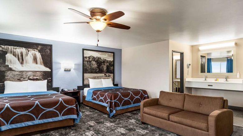 <b>Super 8 Columbus Suite</b>. Images powered by <a href="https://iceportal.shijigroup.com/" title="IcePortal" target="_blank">IcePortal</a>.