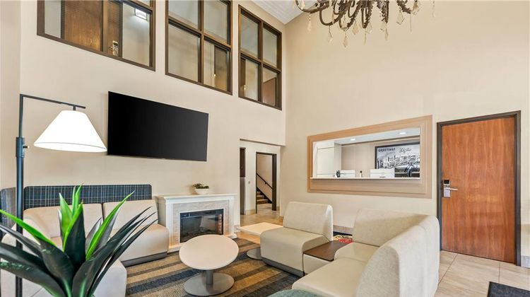 Super 8 Elgin Lobby
