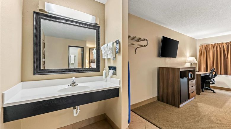 <b>Super 8 Elgin Suite</b>. Images powered by <a href="https://iceportal.shijigroup.com/" title="IcePortal" target="_blank">IcePortal</a>.