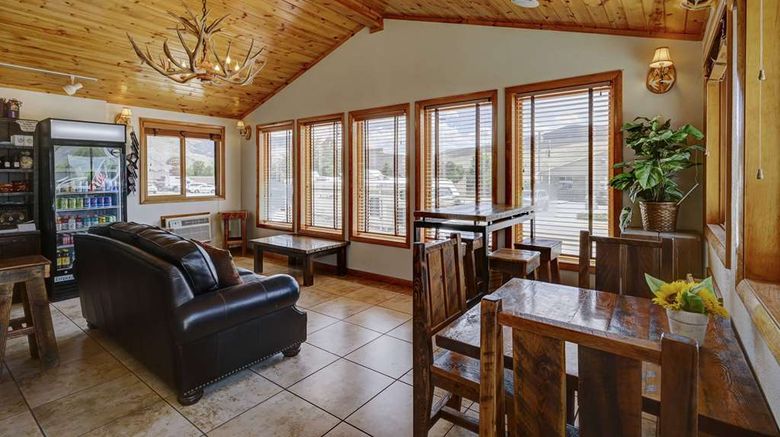<b>Super 8 Gardiner/Yellowstone Park Area Lobby</b>. Images powered by <a href="https://iceportal.shijigroup.com/" title="IcePortal" target="_blank">IcePortal</a>.