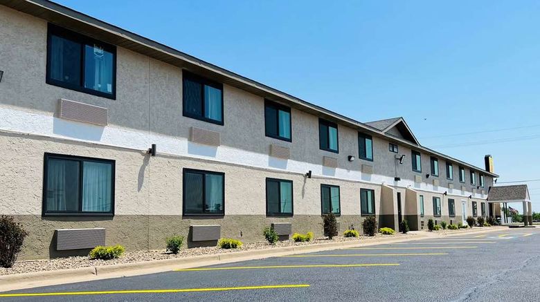<b>Super 8 by Wyndham Pratt KS Route 400 Exterior</b>. Images powered by <a href="https://iceportal.shijigroup.com/" title="IcePortal" target="_blank">IcePortal</a>.