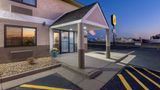 Super 8 by Wyndham Pratt KS Route 400 Exterior