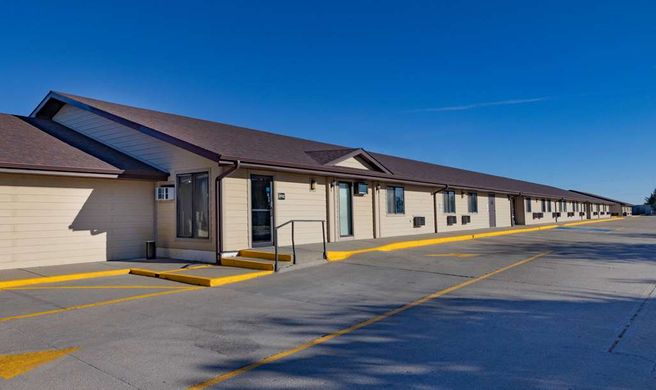 Super 8 Valentine Exterior