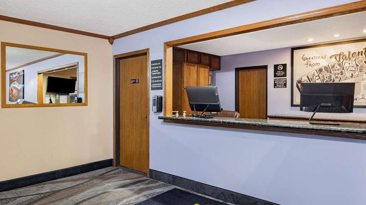 Super 8 Valentine Lobby
