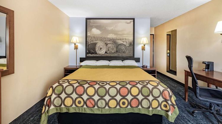 Super 8 Valentine Suite