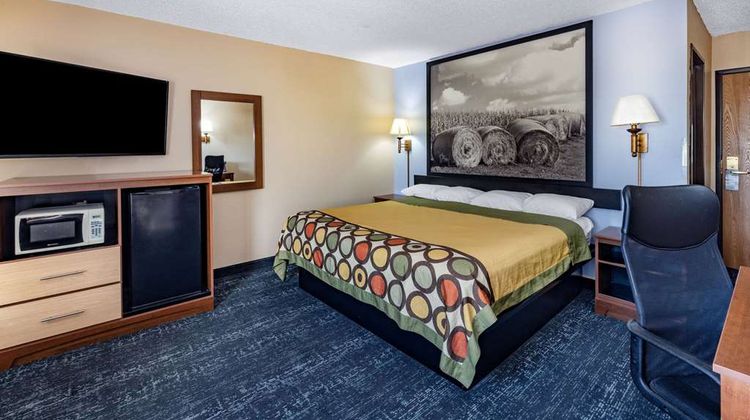 Super 8 Valentine Suite