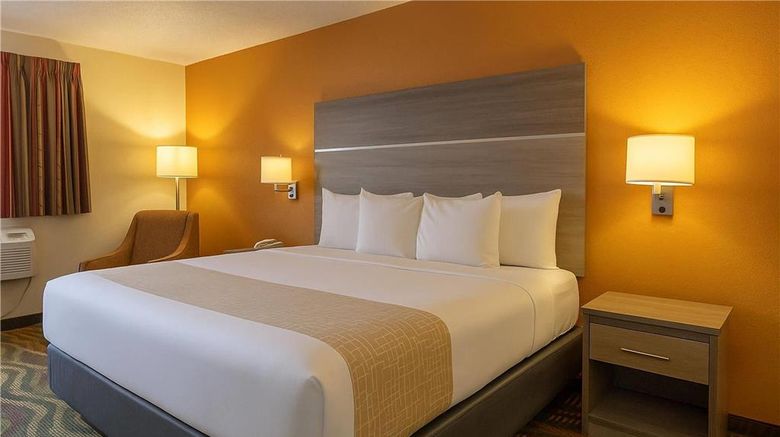 <b>Travelodge Muskegon Room</b>. Images powered by <a href="https://iceportal.shijigroup.com/" title="IcePortal" target="_blank">IcePortal</a>.