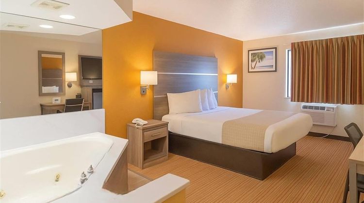 Travelodge Muskegon Room