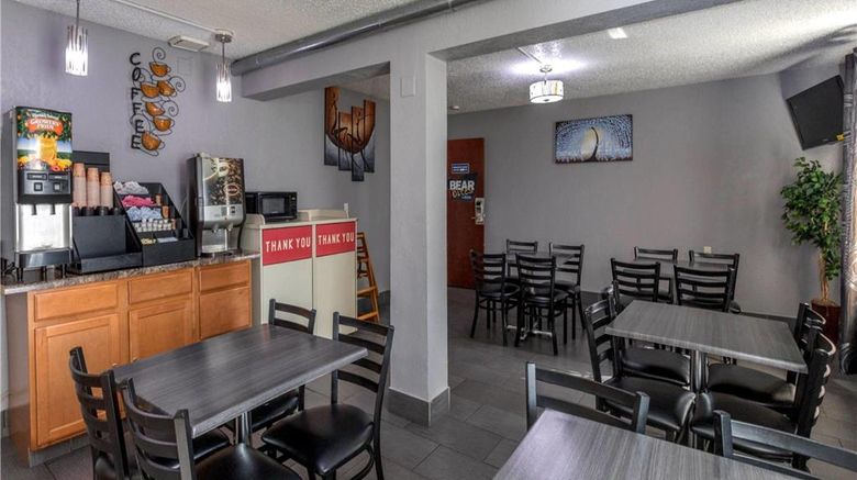 <b>Travelodge Muskegon Restaurant</b>. Images powered by <a href="https://iceportal.shijigroup.com/" title="IcePortal" target="_blank">IcePortal</a>.