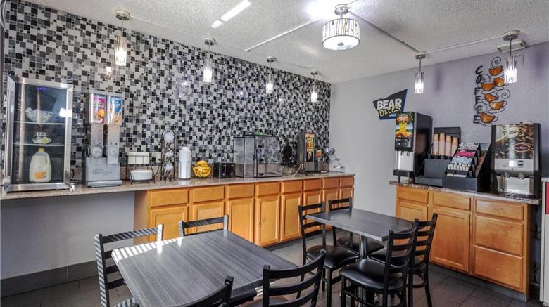 <b>Travelodge Muskegon Restaurant</b>. Images powered by <a href="https://iceportal.shijigroup.com/" title="IcePortal" target="_blank">IcePortal</a>.