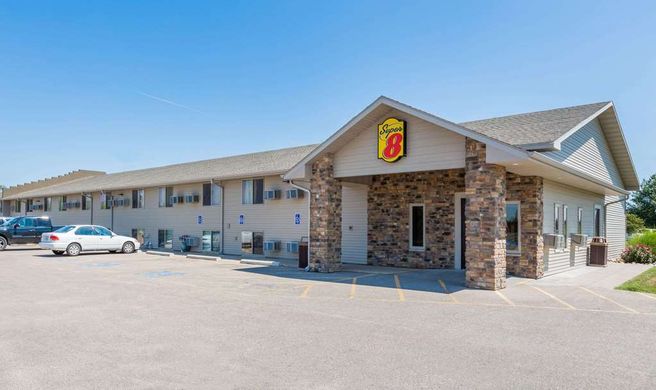 Super 8 Kearney Exterior