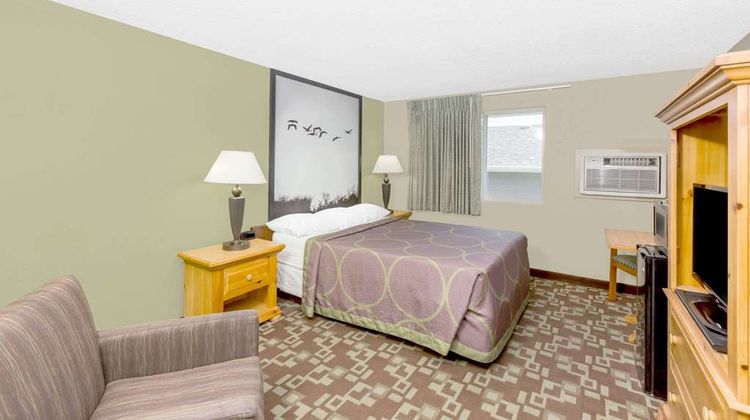 Super 8 Kearney Room