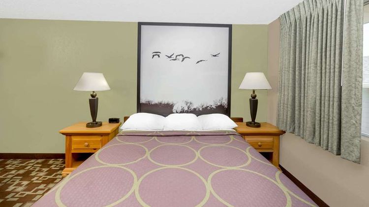 Super 8 Kearney Room