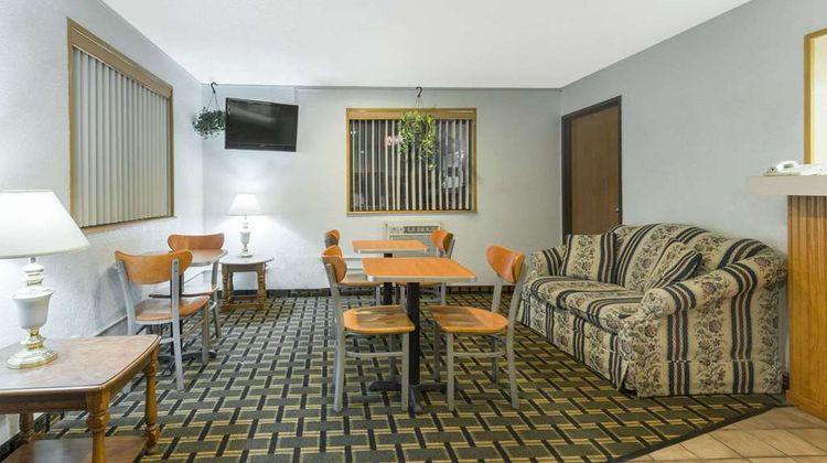 Super 8 Twinsburg/Cleveland Area Lobby