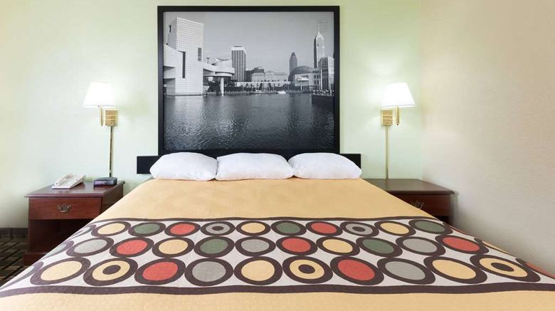 <b>Super 8 Twinsburg/Cleveland Area Room</b>. Images powered by <a href="https://iceportal.shijigroup.com/" title="IcePortal" target="_blank">IcePortal</a>.