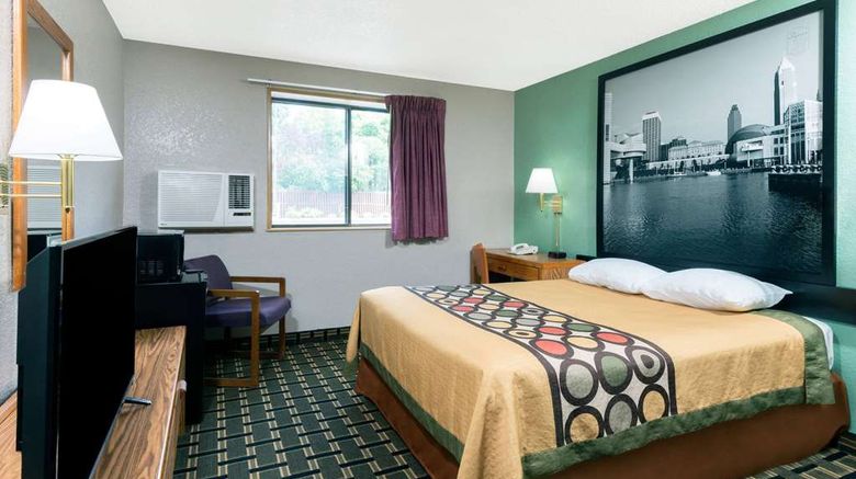 <b>Super 8 Twinsburg/Cleveland Area Room</b>. Images powered by <a href="https://iceportal.shijigroup.com/" title="IcePortal" target="_blank">IcePortal</a>.