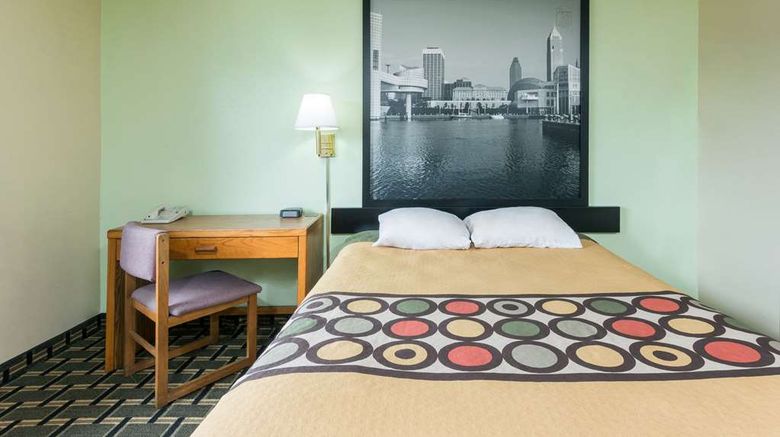 <b>Super 8 Twinsburg/Cleveland Area Room</b>. Images powered by <a href="https://iceportal.shijigroup.com/" title="IcePortal" target="_blank">IcePortal</a>.
