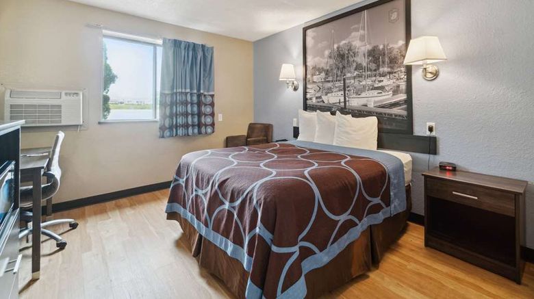 <b>Super 8 Kenosha/Pleasant Prairie Room</b>. Images powered by <a href="https://iceportal.shijigroup.com/" title="IcePortal" target="_blank">IcePortal</a>.