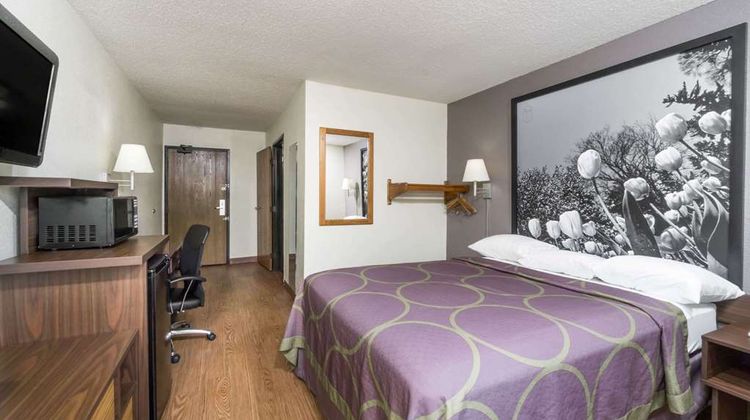 Super 8 Zanesville Room