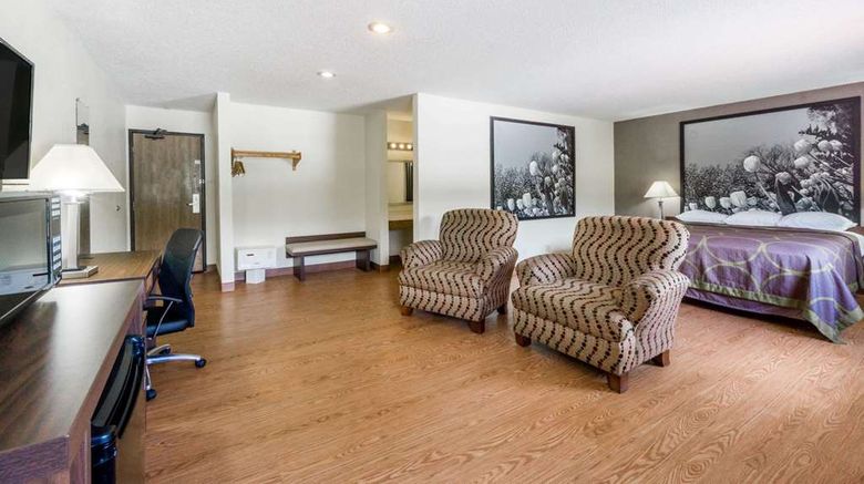 <b>Super 8 Zanesville Suite</b>. Images powered by <a href="https://iceportal.shijigroup.com/" title="IcePortal" target="_blank">IcePortal</a>.