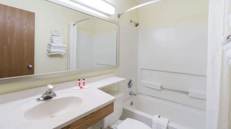 <b>Super 8 Zanesville Room</b>. Images powered by <a href="https://iceportal.shijigroup.com/" title="IcePortal" target="_blank">IcePortal</a>.