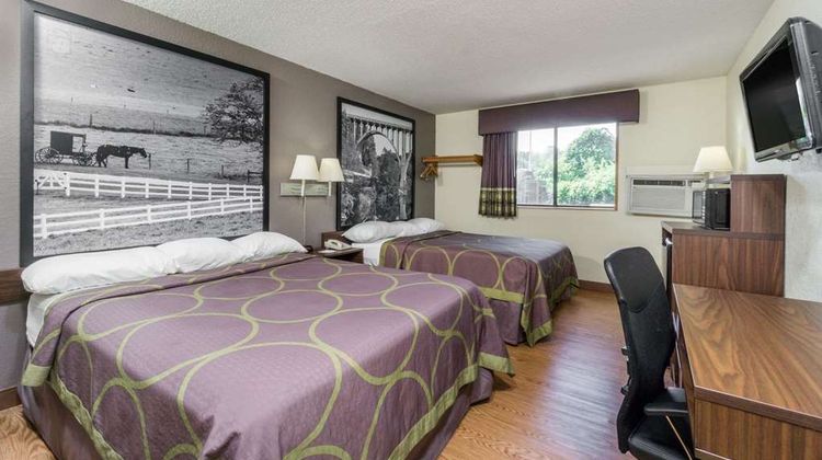Super 8 Zanesville Room
