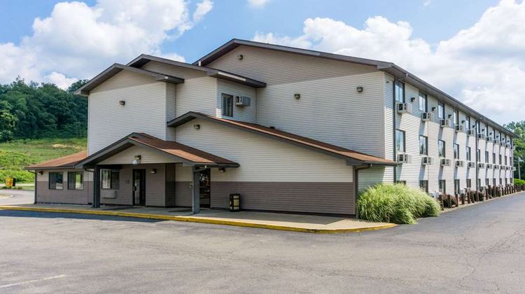 Super 8 Zanesville Exterior