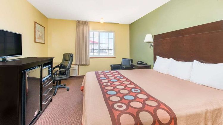 Super 8 Moriarty Room