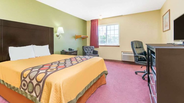 Super 8 Moriarty Room
