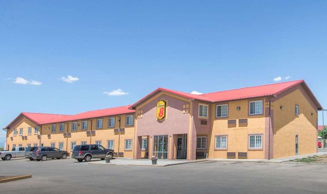 Super 8 Moriarty Exterior