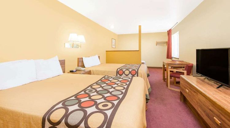 Super 8 Moriarty Room