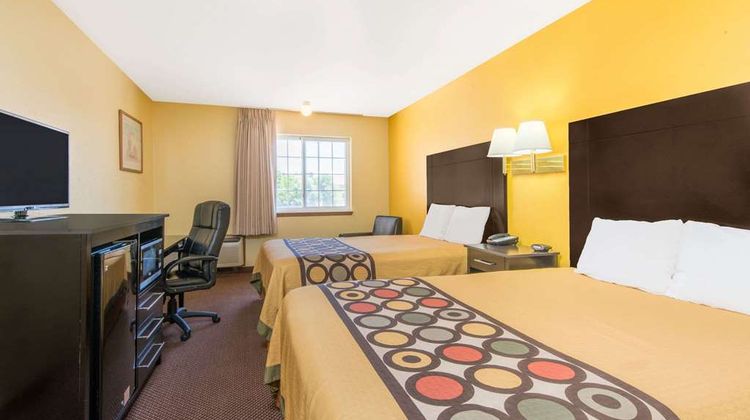 Super 8 Moriarty Room