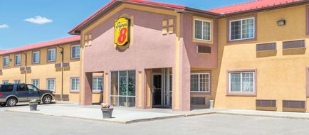 Super 8 Moriarty Exterior