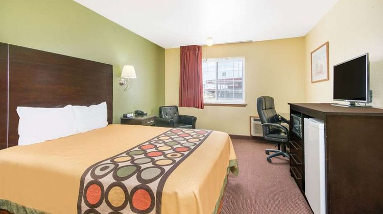 Super 8 Moriarty Room