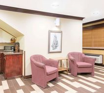 Super 8 Moriarty Lobby