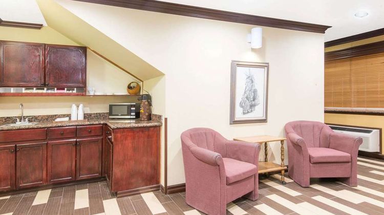 Super 8 Moriarty Lobby